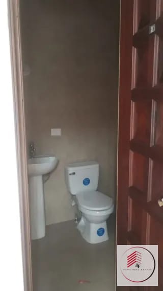 RENTA DE CASA EN ZONA 13 PARA OFICINAS, CLINICAS O NEGOCIO A PUERTA CERRADA — Oficina en Alquiler en Zona 13, Guatemala, Ciudad — miniatura 10 de 17