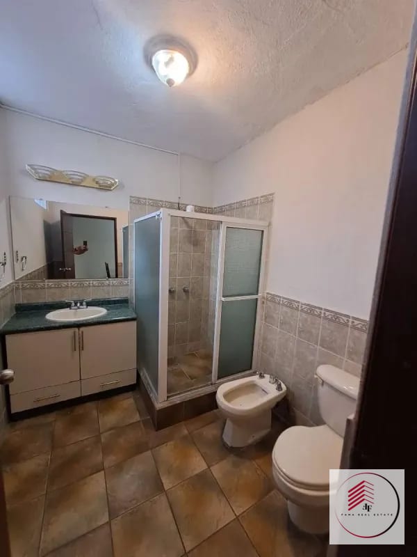 Apartamento amueblado de una habitación en zona 10 Oakland a una cuadra de Oakland mall — Apartamento en Alquiler en Zona 10, Guatemala, Ciudad — foto 6 de 10