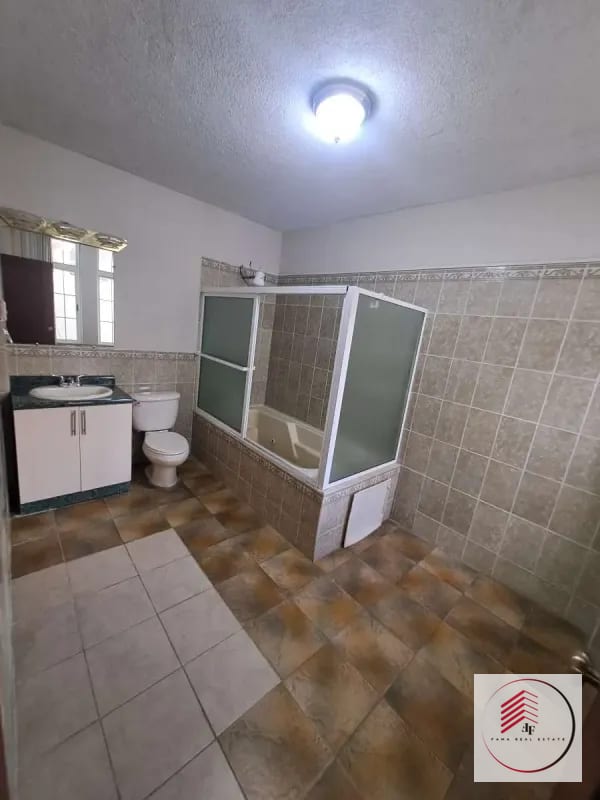 Apartamento amueblado de una habitación en zona 10 Oakland a una cuadra de Oakland mall — Apartamento en Alquiler en Zona 10, Guatemala, Ciudad — foto 3 de 10