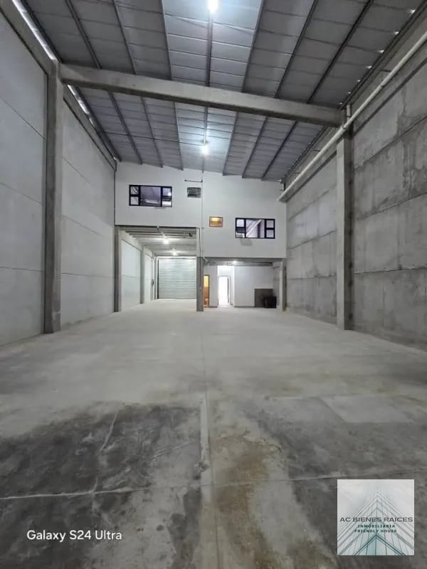 Bodegas renta Calzada La Paz zona 18 — Bodega / Ofibodega en Alquiler en Zona 18, Guatemala, Ciudad — foto 3 de 7