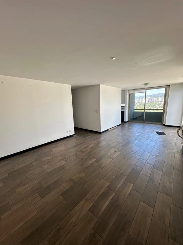 Apartamento en renta Verona en zona 10 — Apartamento en Alquiler en Zona 10, Guatemala, Ciudad — foto 1 de 15
