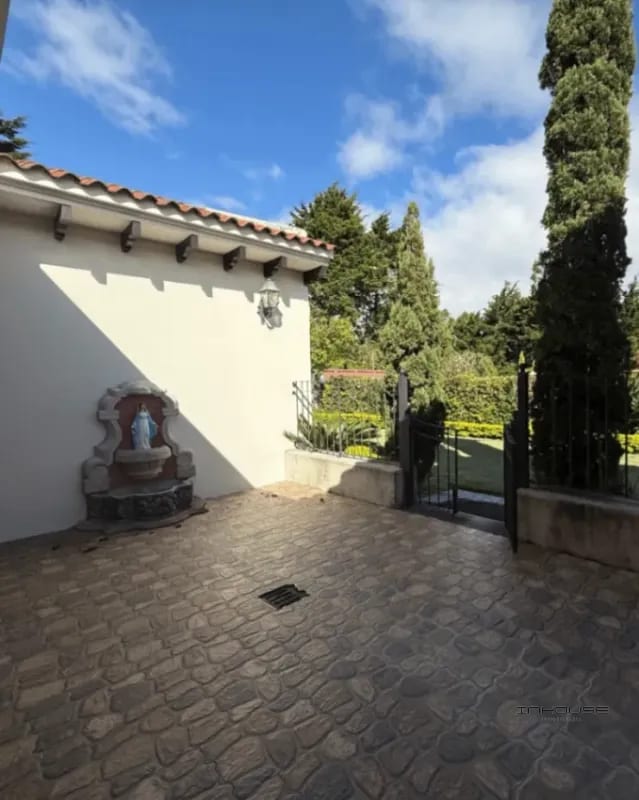 CASA EN VENTA EN FRAIJANES CON JARDIN — Casa en Venta en Carretera a El Salvador, Guatemala, Ciudad — foto 6 de 10