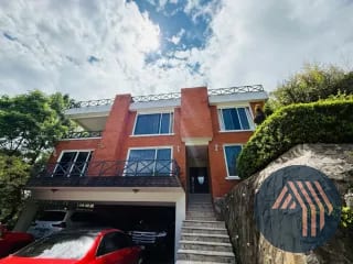 VENTA DE AMPLIA Y CÉNTRICA CASA - SAN LAZARO, ZONA 15 — Casa en Venta en San Lázaro, Zona 15, Guatemala, Ciudad — miniatura 1 de 17