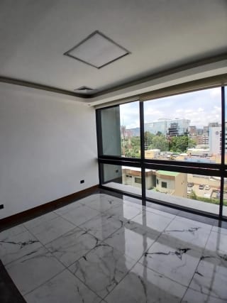 Amplia Oficina - Clínica Tabicada en Renta — Oficina en Alquiler en Zona 10, Guatemala, Ciudad — miniatura 5 de 9