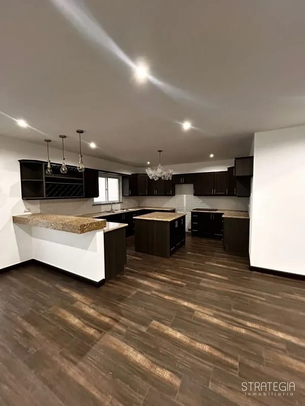 Hermos Casa Para Estrenar Kanajuyu Zona 16 — Casa en Venta en Kanajuyú, Zona 16, Guatemala, Ciudad — foto 1 de 13
