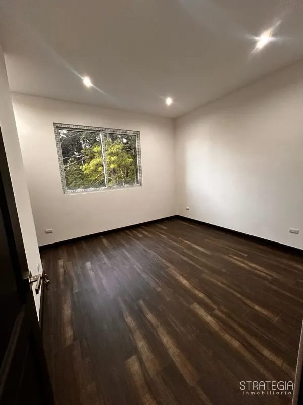 Hermos Casa Para Estrenar Kanajuyu Zona 16 — Casa en Venta en Kanajuyú, Zona 16, Guatemala, Ciudad — foto 9 de 13