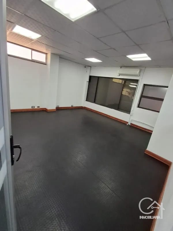 Edificio con Bodega en Alquiler – 20 Calle, Zona 10 — Bodega / Ofibodega en Alquiler en Zona 10, Guatemala, Ciudad — foto 12 de 15