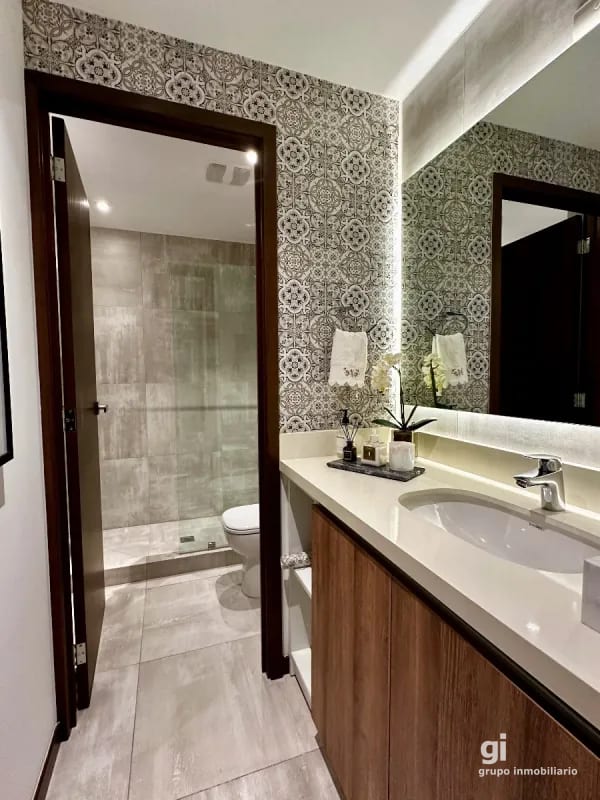 3 dormitorios, cuarto de servicio y sala familiar! — Apartamento en Venta en Zona 10, Guatemala, Ciudad — foto 7 de 14