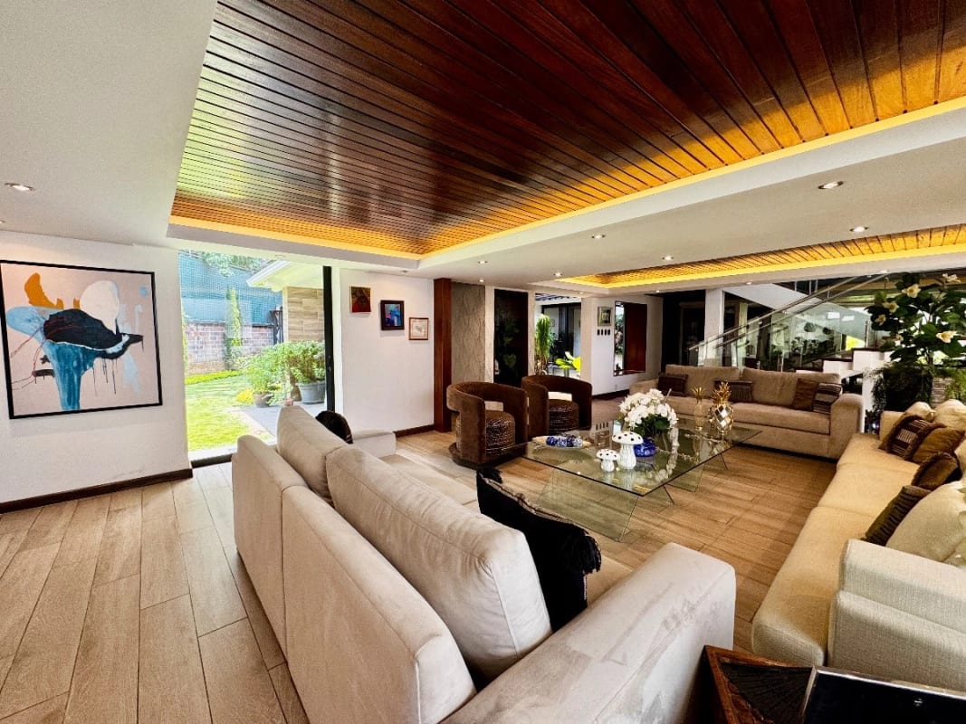 Casa exclusiva en alquiler en zona 10 – Ideal para embajada, family office u oficina privada de alto nivel — Casa en Alquiler en Zona 10, Guatemala, Ciudad — foto 12 de 16