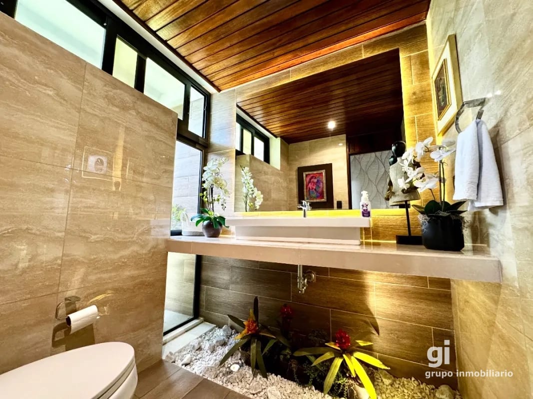 Casa exclusiva en alquiler en zona 10 – Ideal para embajada, family office u oficina privada de alto nivel — Casa en Alquiler en Zona 10, Guatemala, Ciudad — foto 11 de 16
