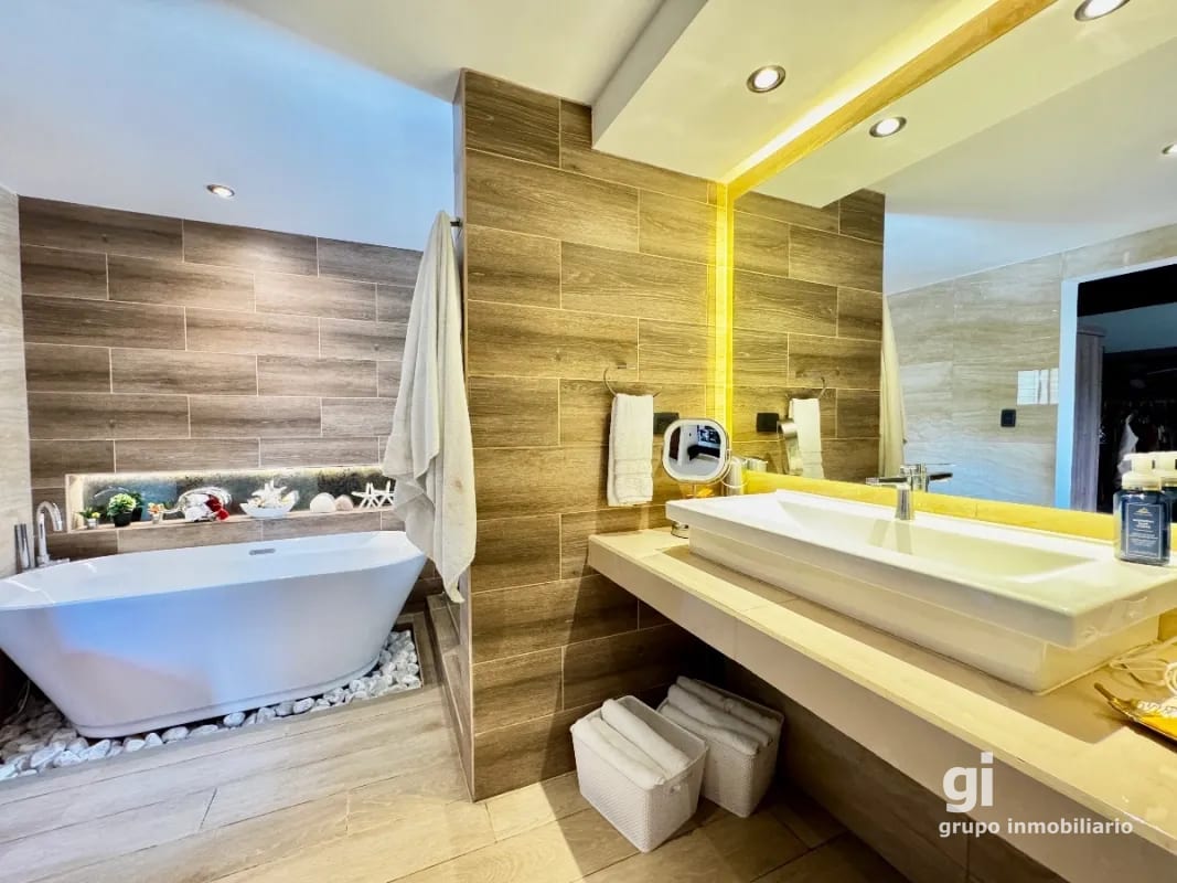Casa exclusiva en alquiler en zona 10 – Ideal para embajada, family office u oficina privada de alto nivel — Casa en Alquiler en Zona 10, Guatemala, Ciudad — foto 3 de 16