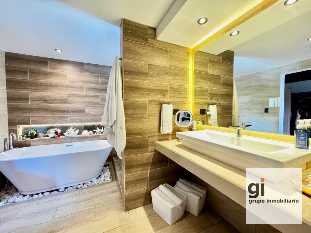 Casa exclusiva en alquiler en zona 10 – Ideal para embajada, family office u oficina privada de alto nivel — Casa en Alquiler en Zona 10, Guatemala, Ciudad — foto 3 de 16