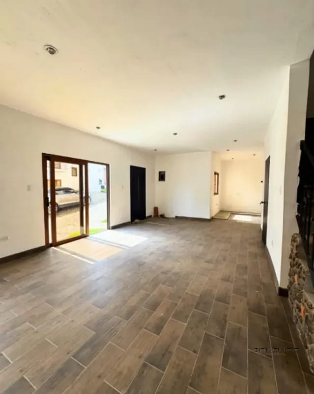 CASAS EN VENTA EN ANTIGUA SAN PEDRO LAS HUERTAS — Casa en Venta en Antigua, Sacatepéquez — foto 3 de 9