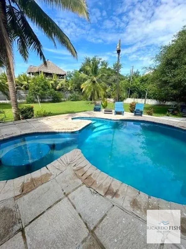 Monterrico | Casa en Venta a sólo 50 metros del mar! — Casa vacacional en Venta en Taxisco, Santa Rosa — foto 1 de 9