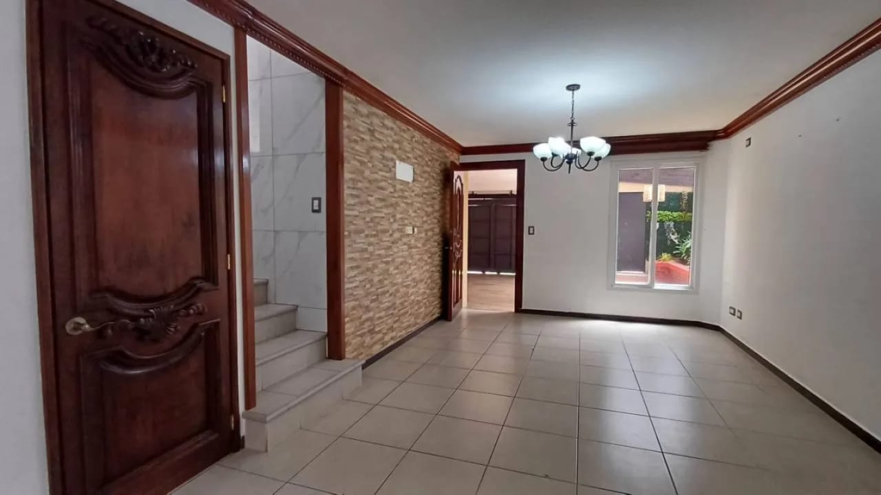 Casa en Venta -  Cumbres de la Arboleda  Km 21.5 — Casa en Venta en Cumbres de La Arboleda, Carretera a El Salvador, Guatemala, Ciudad — foto 11 de 12