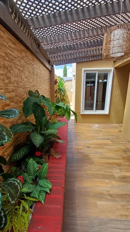 Casa en Venta -  Cumbres de la Arboleda  Km 21.5 — Casa en Venta en Cumbres de La Arboleda, Carretera a El Salvador, Guatemala, Ciudad — foto 2 de 12