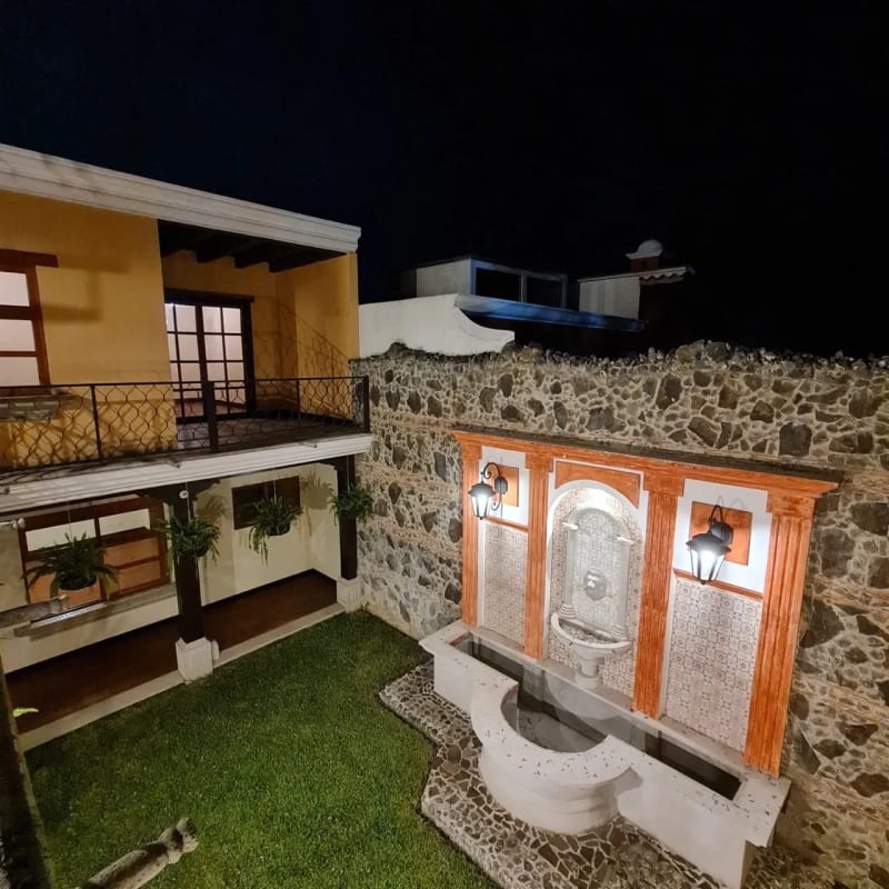 Bella Vista Jocotenango: Lujosa Casa de Esquina sobre Boulevard Principal — Casa en Venta en Antigua, Sacatepéquez — foto 13 de 17