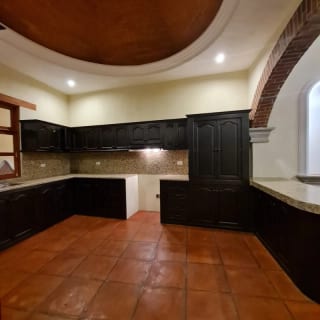 Bella Vista Jocotenango: Lujosa Casa de Esquina sobre Boulevard Principal — Casa en Venta en Antigua, Sacatepéquez — miniatura 6 de 17