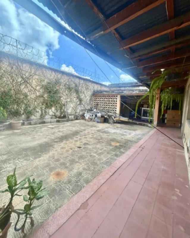Zona 1 Amplia Casa Fuera de Garita en Venta — Casa en Venta en Zona 1, Guatemala, Ciudad — foto 2 de 16