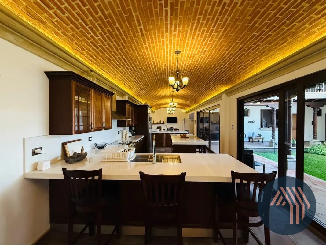 Venta de Hermosa Casa con Acabados de Lujo - Bella Vista, Antigua — Casa vacacional en Venta en Jocotenango, Sacatepéquez — foto 11 de 16