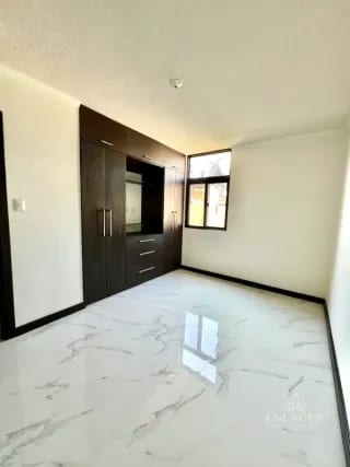 Zona 7 de Mixco • Casa en venta • Condominio Quinta Los Encinos — Casa en Venta en Quinta Los Encinos, Zona 7 Mixco, Guatemala, Ciudad — miniatura 12 de 14
