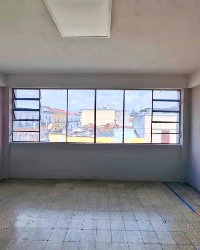 OFICINA EN RENTA, ZONA 1, CENTRO HISTÓRICO, FRENTE A IGLESIA SANTO DOMINGO. — Oficina en Alquiler en El Centro, Zona 1, Guatemala, Ciudad — foto 2 de 7