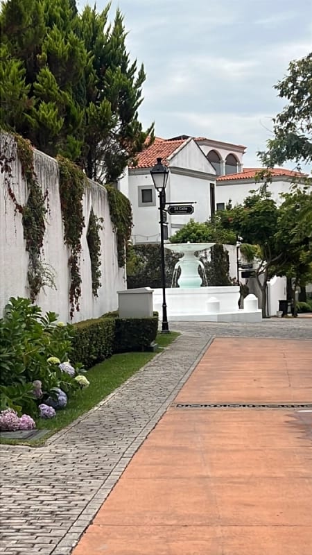 Casa Renta Zona 16, Ramblas Decayalá, 455 MTS2~ 4 Dormitorios, Sector Exclusivo en Guatemala — Casa en Alquiler en Zona 16, Guatemala, Ciudad — foto 10 de 10