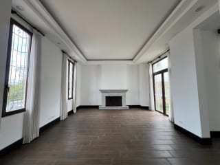 Casa Renta Zona 16, Ramblas Decayalá, 455 MTS2~ 4 Dormitorios, Sector Exclusivo en Guatemala — Casa en Alquiler en Zona 16, Guatemala, Ciudad — miniatura 1 de 10