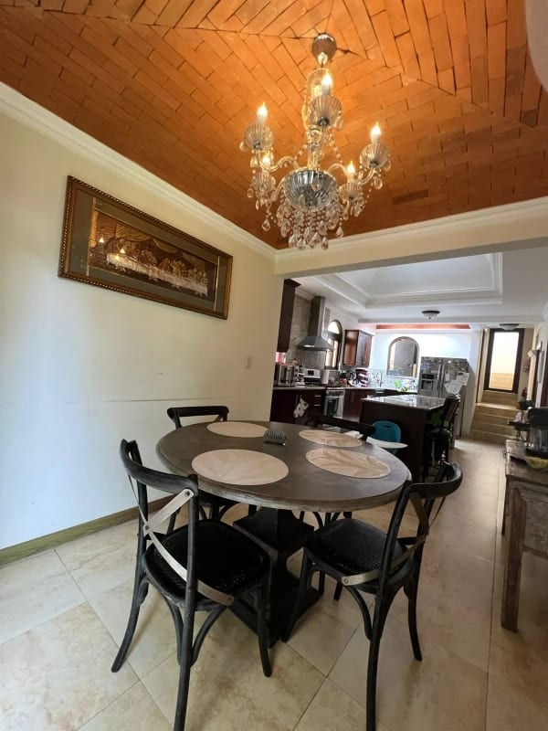🏡 Hermosa casa en venta – El Encinal — Casa en Venta en El Encinal, Zona 7 Mixco, Guatemala, Ciudad — foto 11 de 11