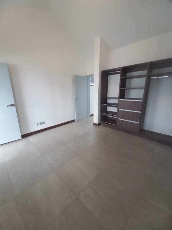 🏡 Casa de lujo con apartamento independiente – Km 19 Carretera a San José Pinula — Casa en Venta en km 16-20, Carretera a El Salvador, Guatemala, Ciudad — foto 3 de 17