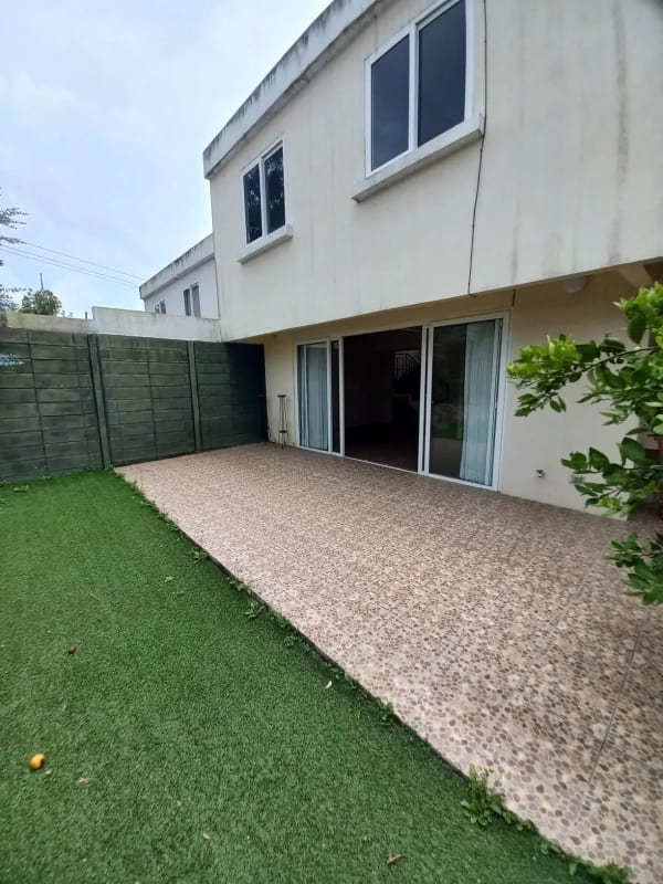 PRECIOSA CASA EN VENTA! 🏡 📍 A solo 5 minutos del cruce a Olmeca, Km 16.5 Carretera a El Salvador — Casa en Venta en Carretera a El Salvador, Guatemala, Ciudad — foto 3 de 13