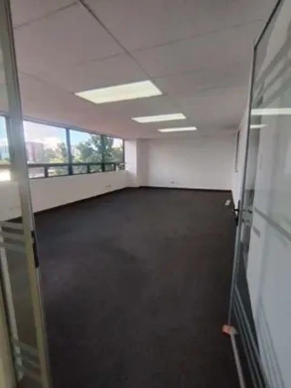 🏢 Oficina en Renta – Zona 13, Avenida Hincapié ¡Amplia, funcional y lista para usar! 📍 — Oficina en Alquiler en Zona 13, Guatemala, Ciudad — foto 1 de 7