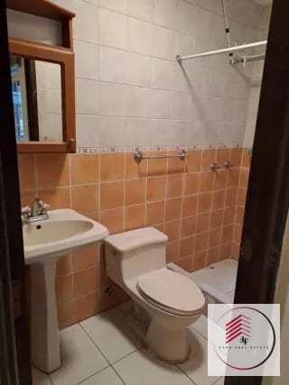 RENTA DE céntrico apartamento de una habitación en zona 10 a una cuadra de Oakland Mall diagonal 6 — Apartamento en Alquiler en Zona 10, Guatemala, Ciudad — miniatura 8 de 17