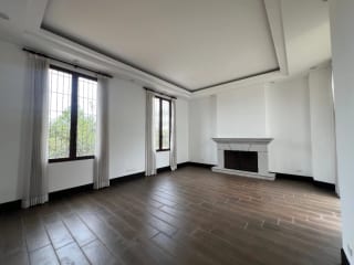 Casa Renta Zona 16, Ramblas Decayalá, 455 MTS2~ 4 Dormitorios, Sector Exclusivo en Guatemala — Casa en Alquiler en Zona 16, Guatemala, Ciudad — miniatura 8 de 10