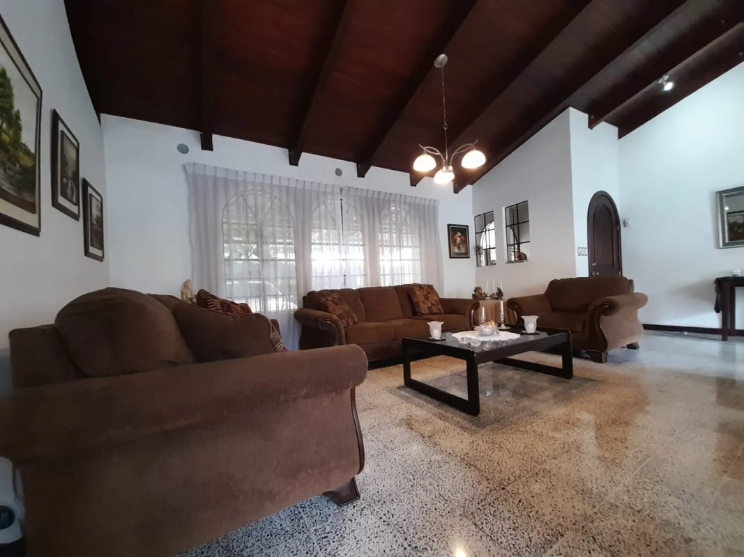 Vendo casa de 1 nivel en San Cristóbal!!!!! — Casa en Venta en Zona 8 Mixco, Guatemala, Ciudad — foto 1 de 16