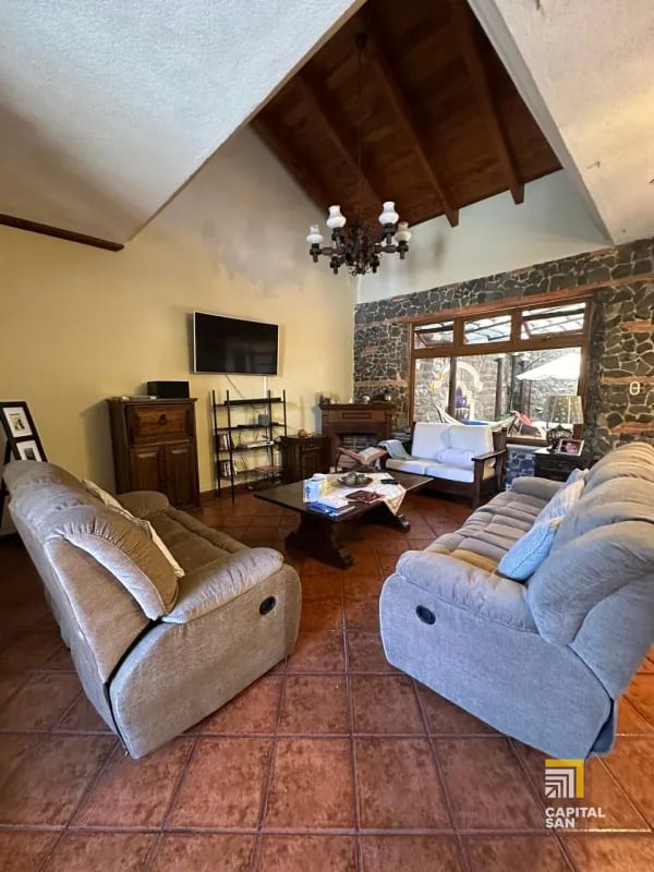 Casa en venta en zona 10 fuera de garita dentro de área residencial de 5 habitaciones — Casa en Venta en Zona 10, Guatemala, Ciudad — foto 1 de 16