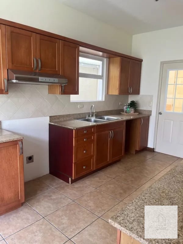 Linda Casa Portal del Bosque 1, CES en venta — Casa en Venta en Portal del Bosque, Carretera a El Salvador, Guatemala, Ciudad — foto 4 de 15