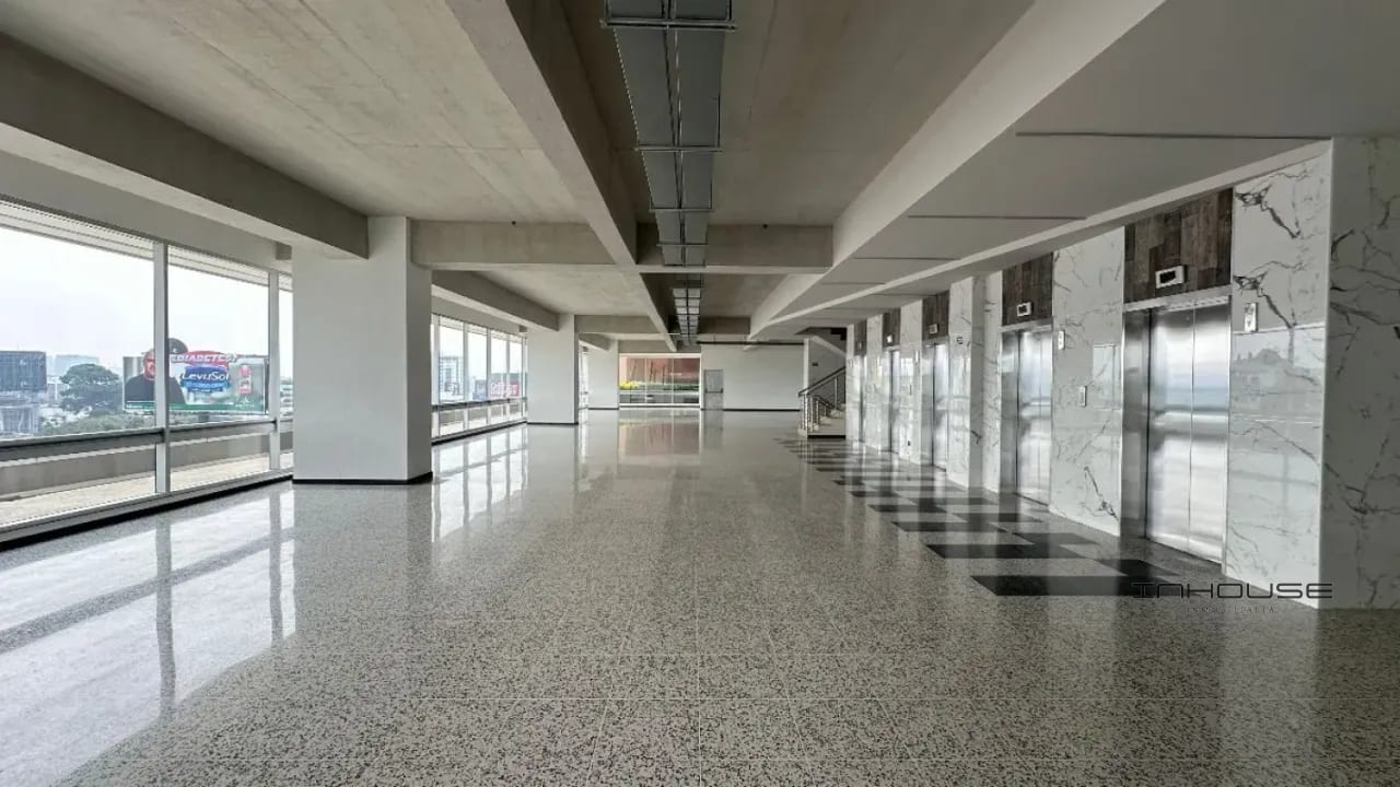 Edificio en Renta Zona 10 Nuevo — Edificio en Alquiler en Zona 10, Guatemala, Ciudad — foto 7 de 11
