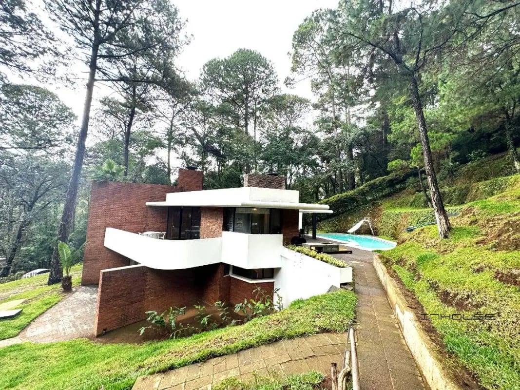 CASA EN VENTA EN KM 24 CARRETERA A SAN LUCAS CON PISCINA — Casa en Venta en San Lucas Sacatepéquez, Sacatepéquez — foto 1 de 12