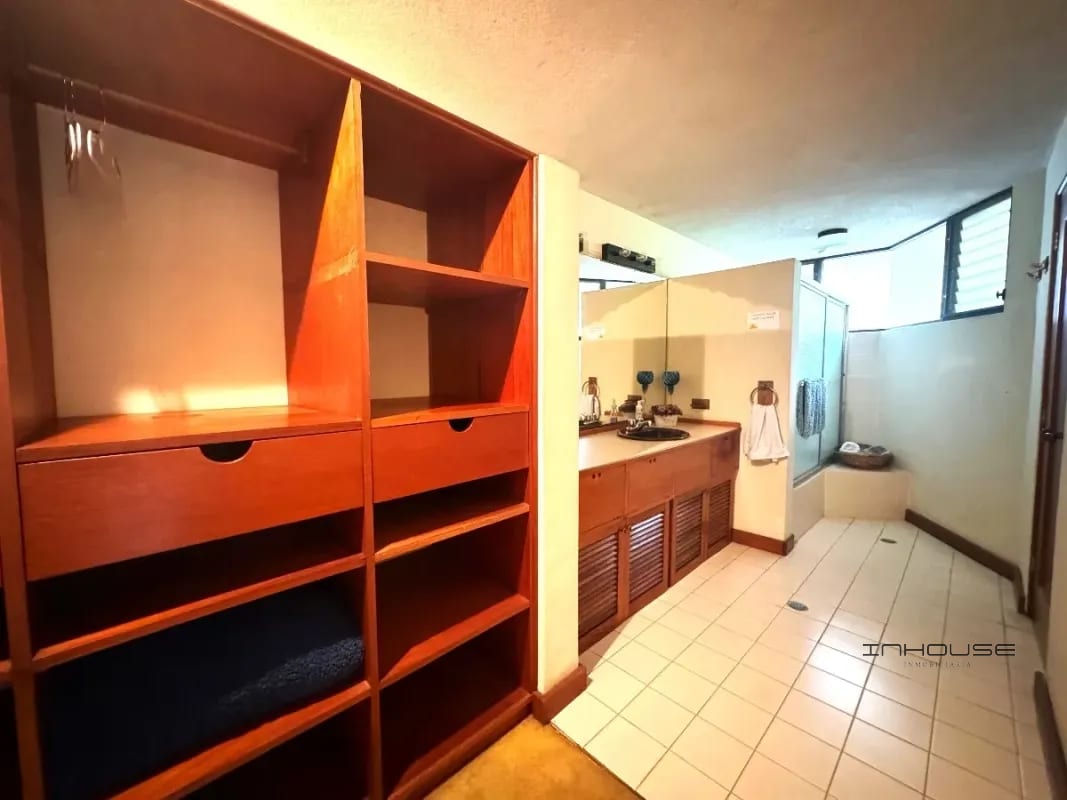 CASA EN VENTA EN KM 24 CARRETERA A SAN LUCAS CON PISCINA — Casa en Venta en San Lucas Sacatepéquez, Sacatepéquez — foto 9 de 12