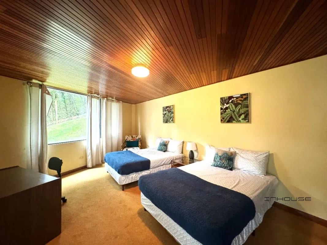 CASA EN VENTA EN KM 24 CARRETERA A SAN LUCAS CON PISCINA — Casa en Venta en San Lucas Sacatepéquez, Sacatepéquez — foto 8 de 12