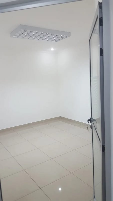oficina en alquiler en zona 10 Dubai Center — Oficina en Alquiler en Dubai Center, Zona 10, Guatemala, Ciudad — foto 2 de 6