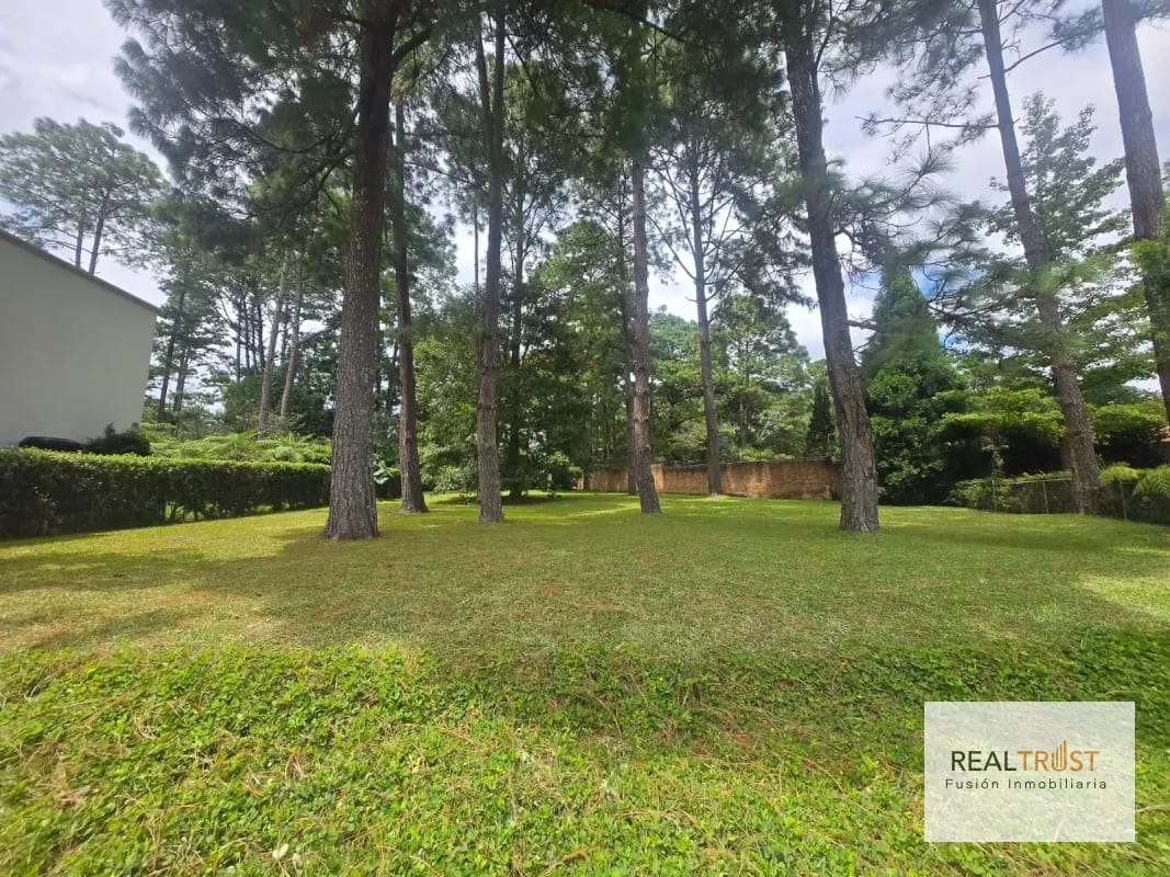 Precioso terreno plano Country Club Guatemala zona 11 — Terreno en Venta en Zona 11, Guatemala, Ciudad — foto 2 de 8