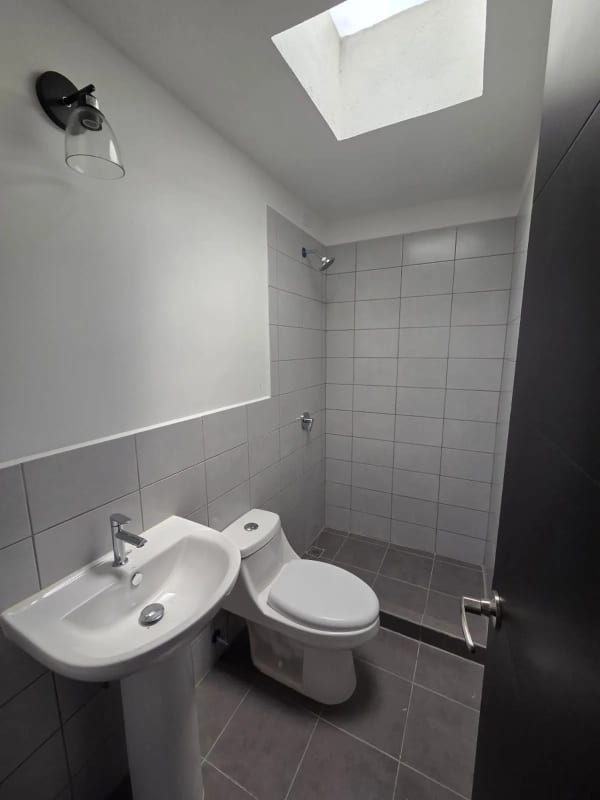 Casa para estrenar en Los Eucaliptos de Pinabetes — Casa en Venta en km 16-20, Carretera a El Salvador, Guatemala, Ciudad — foto 12 de 14