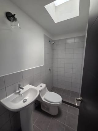 Casa para estrenar en Los Eucaliptos de Pinabetes — Casa en Venta en km 16-20, Carretera a El Salvador, Guatemala, Ciudad — miniatura 12 de 14