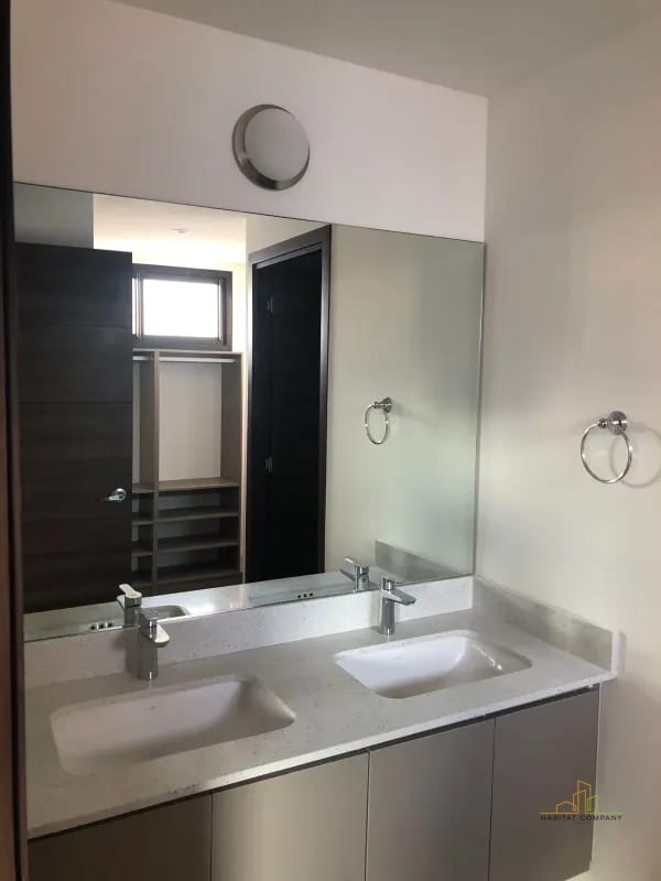 Apartamento en Renta zona 15- PARQUE 15 - Tiene vista hacia las piscinas-  — Apartamento en Alquiler en Zona 15, Guatemala, Ciudad — foto 4 de 8