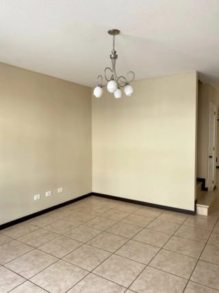 Venta de Casa - Condado Naranjo, Condominio Santa Elena, Zona 4 de Mixco — Casa en Venta en Condado Naranjo, Zona 4 Mixco, Guatemala, Ciudad — miniatura 1 de 12