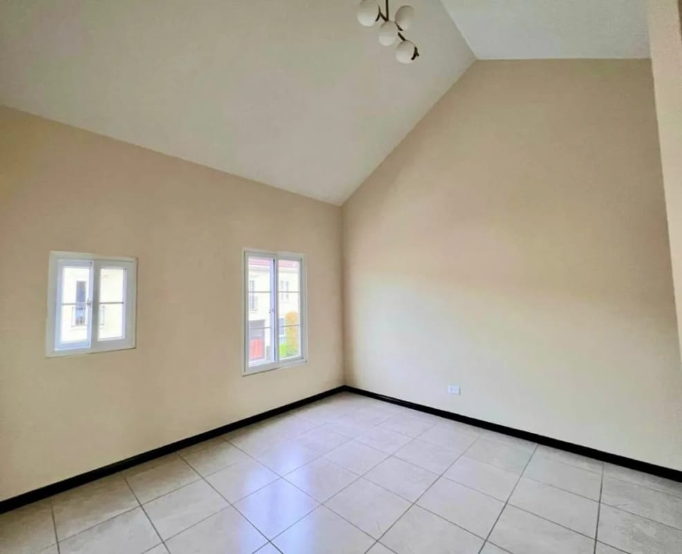 Venta de Casa - Condado Naranjo, Condominio Santa Elena, Zona 4 de Mixco — Casa en Venta en Condado Naranjo, Zona 4 Mixco, Guatemala, Ciudad — foto 7 de 12