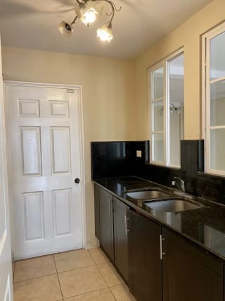 Venta de Casa - Condado Naranjo, Condominio Santa Elena, Zona 4 de Mixco — Casa en Venta en Condado Naranjo, Zona 4 Mixco, Guatemala, Ciudad — miniatura 3 de 12