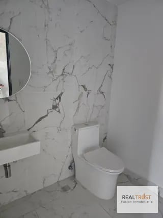 OFICINA EN VENTA EDIFICIO RENOVATI ZONA 10 — Oficina en Venta en Renovati, Zona 10, Guatemala, Ciudad — miniatura 3 de 10